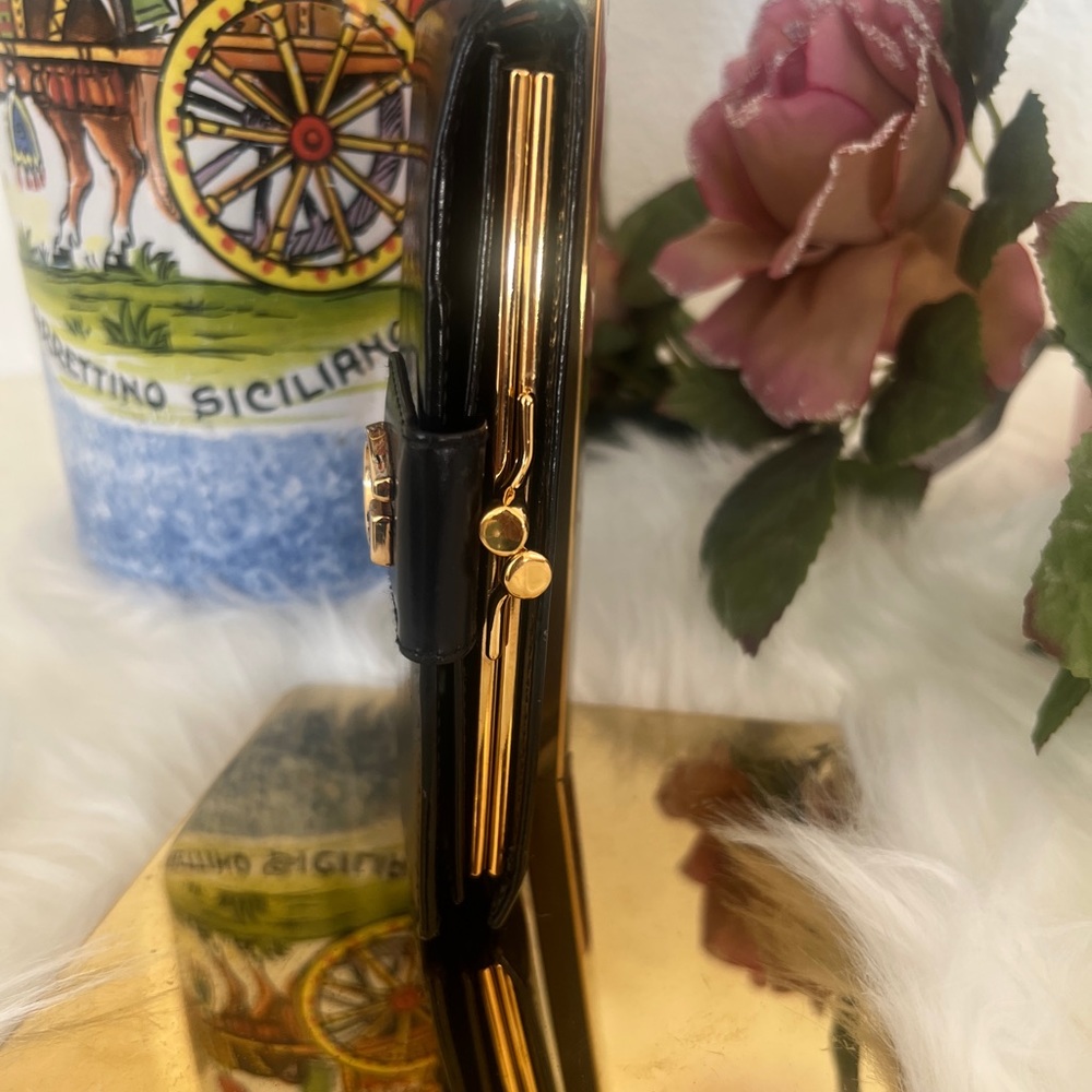 💜Gucci Leather Wallet with Kiss Lock - Picture 3 of 16